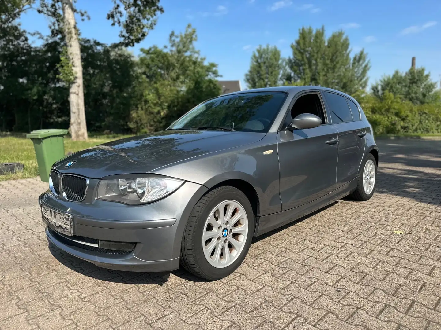 BMW 116 Baureihe 1 Lim. 116i*TÜV NEU*PDC* Gris - 1