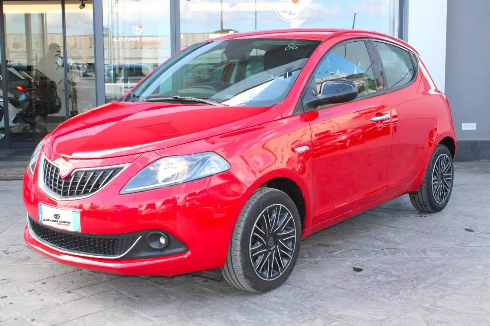 Lancia Ypsilon 1.0 firefly hybrid Gold s&s 70cv Con CARPLAY Rosso - 1