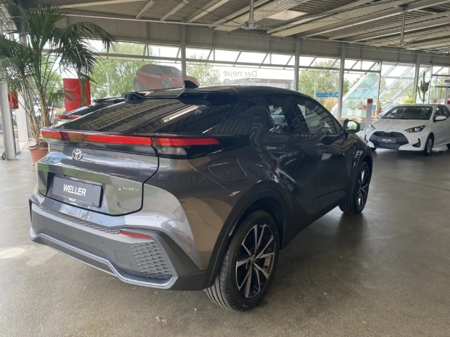 Toyota C-HR 2.0 Plug-in-Hybrid Teamplayer *LED*el Heck* Grau - 1