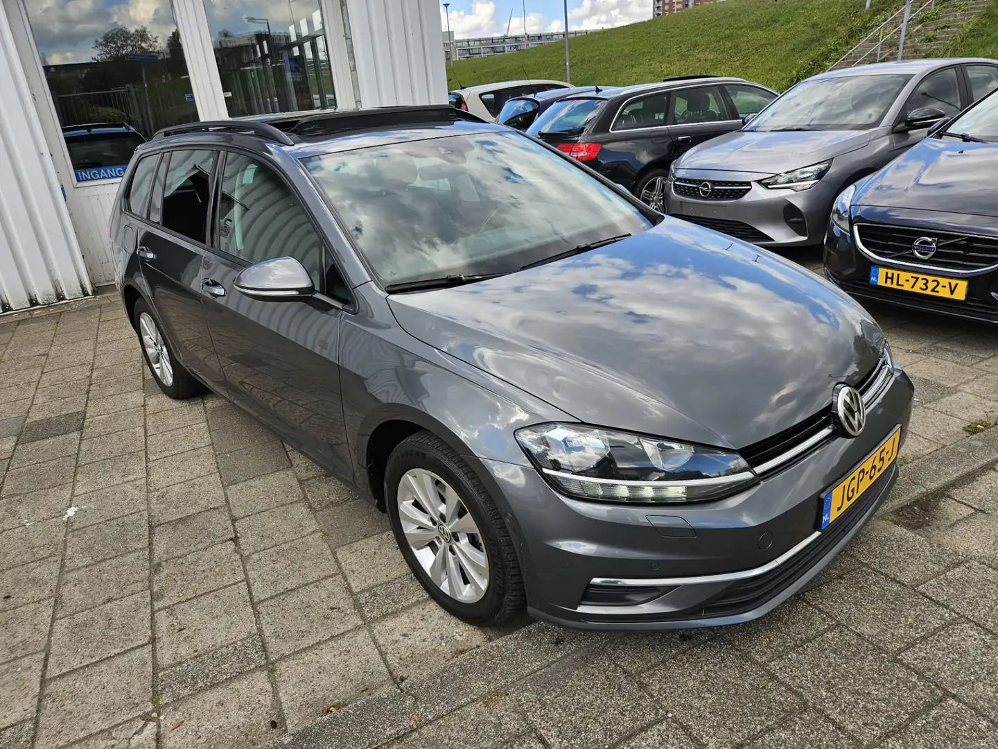 Volkswagen Golf Variant 1.0 TSI PANORAM DAK AUTOMAAT Grijs - 2