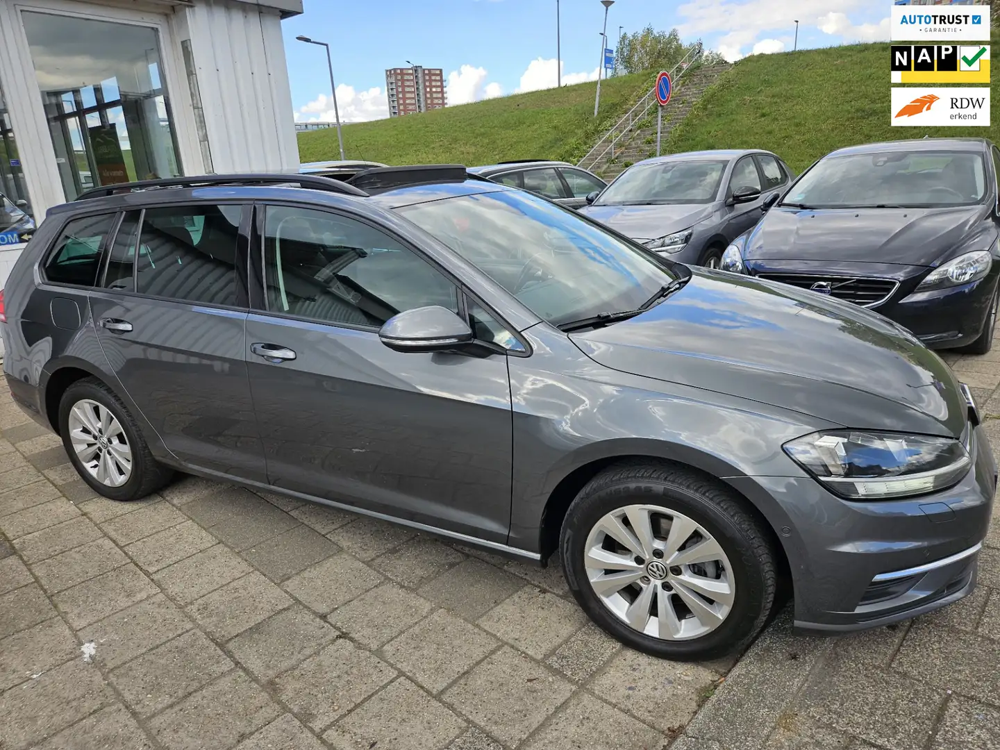 Volkswagen Golf Variant 1.0 TSI PANORAM DAK AUTOMAAT Grijs - 1