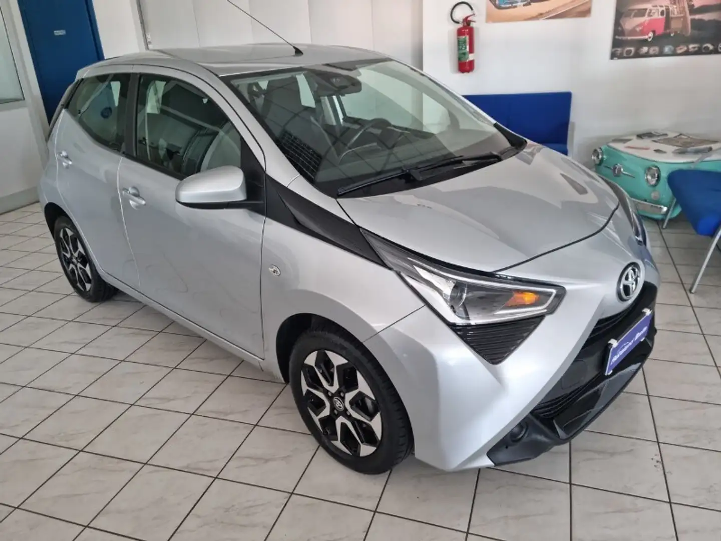 Toyota Aygo Aygo 1.0 VVT-i 72 CV 5 porte x-play Argento - 1