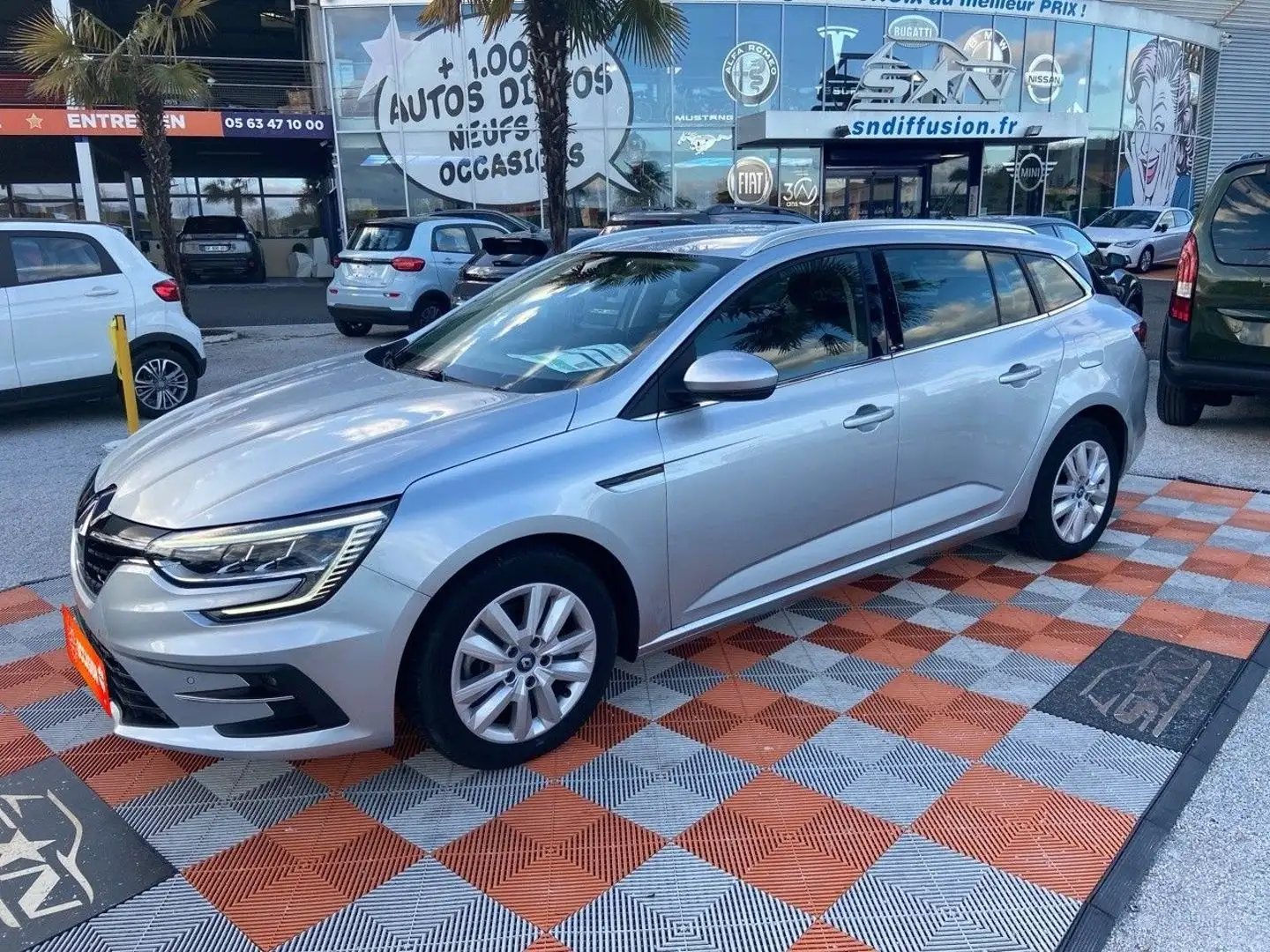 Renault Megane 1.6 E-TECH PLUG-IN HYBRIDE BUSINESS Gris - 1