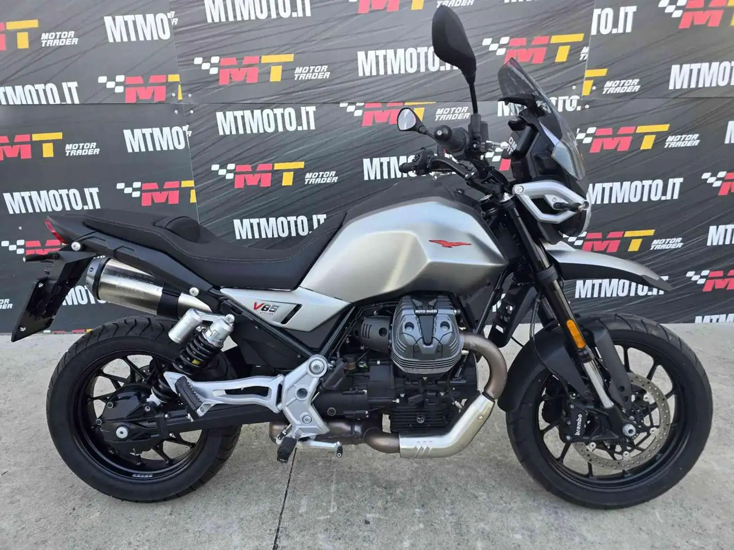 Moto Guzzi V 85 Strada km 3742 Grigio - 1