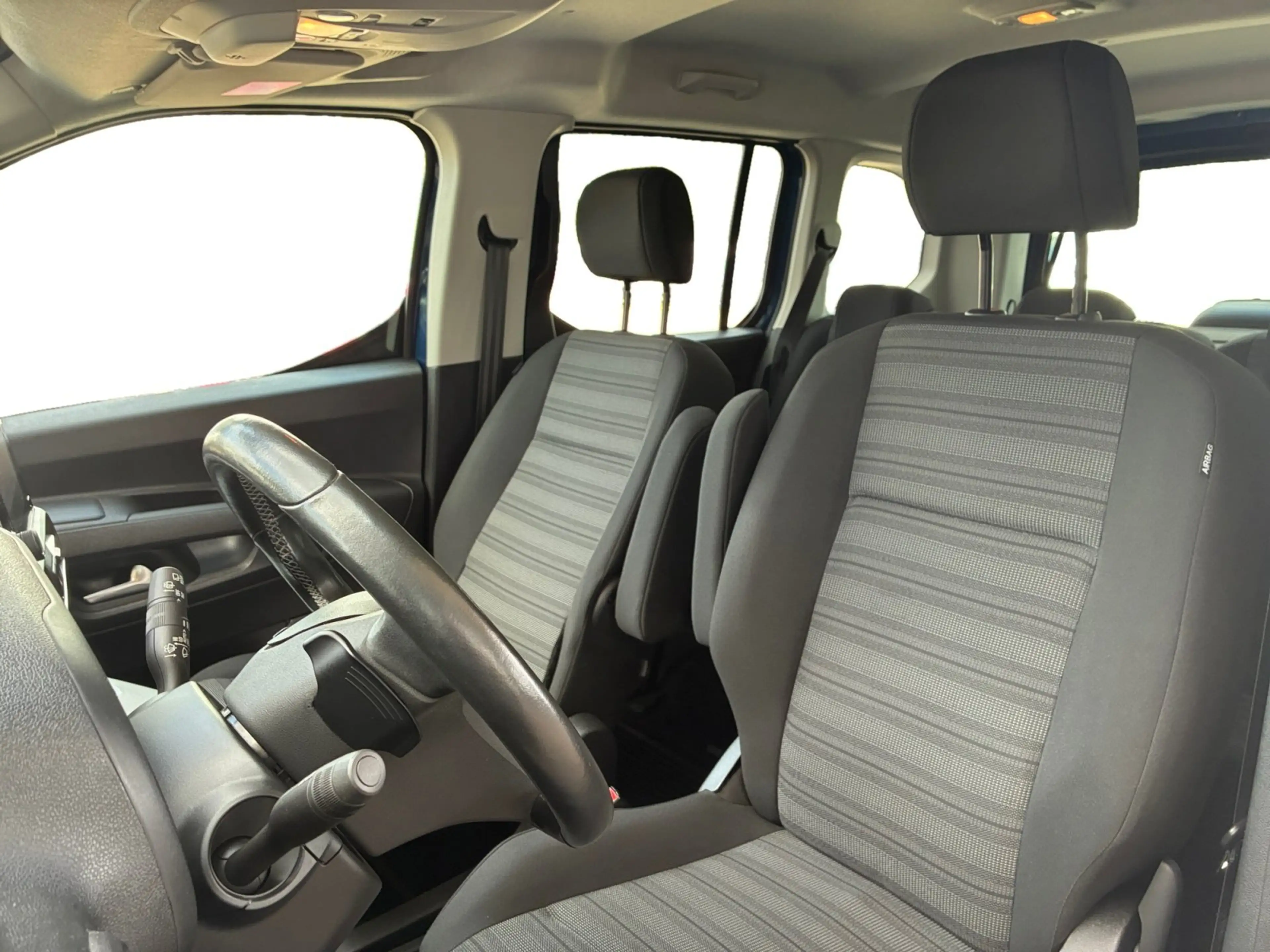 Opel Combo Life Ultimate AUTOMATIK NAVI CARPLAY — photo 11