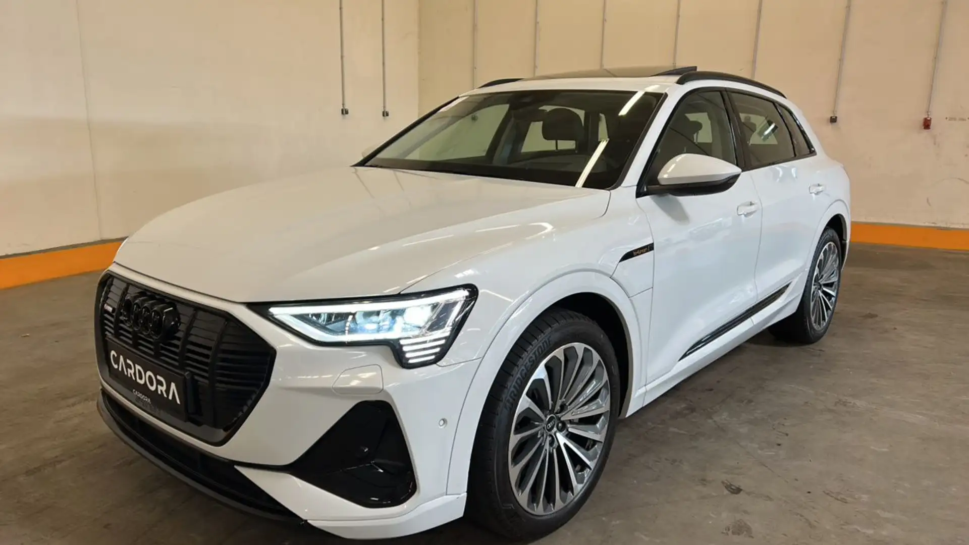 Audi e-tron 55 quattro S line Matrix*Leder*Luft*SKY*Nachtssic Weiß - 2