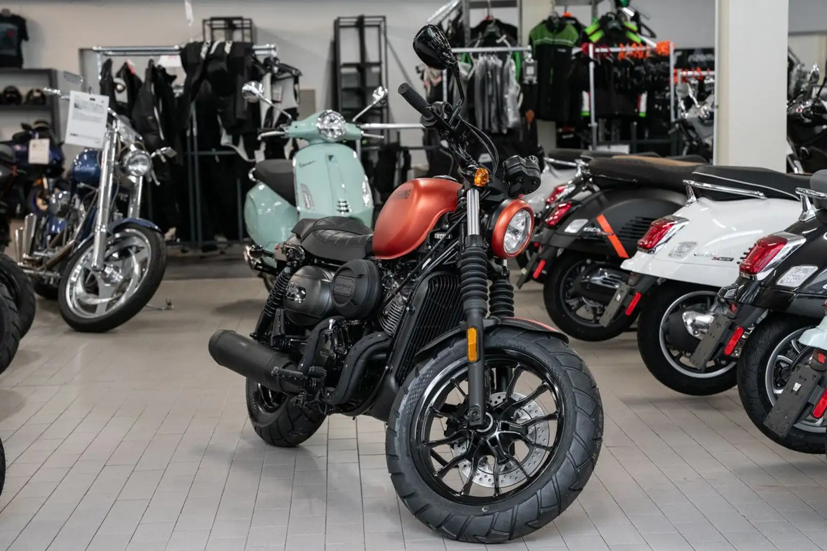 Hyosung GV 125 S Aquila,sofort lieferbar, Lieferservice Оранжевий - 2