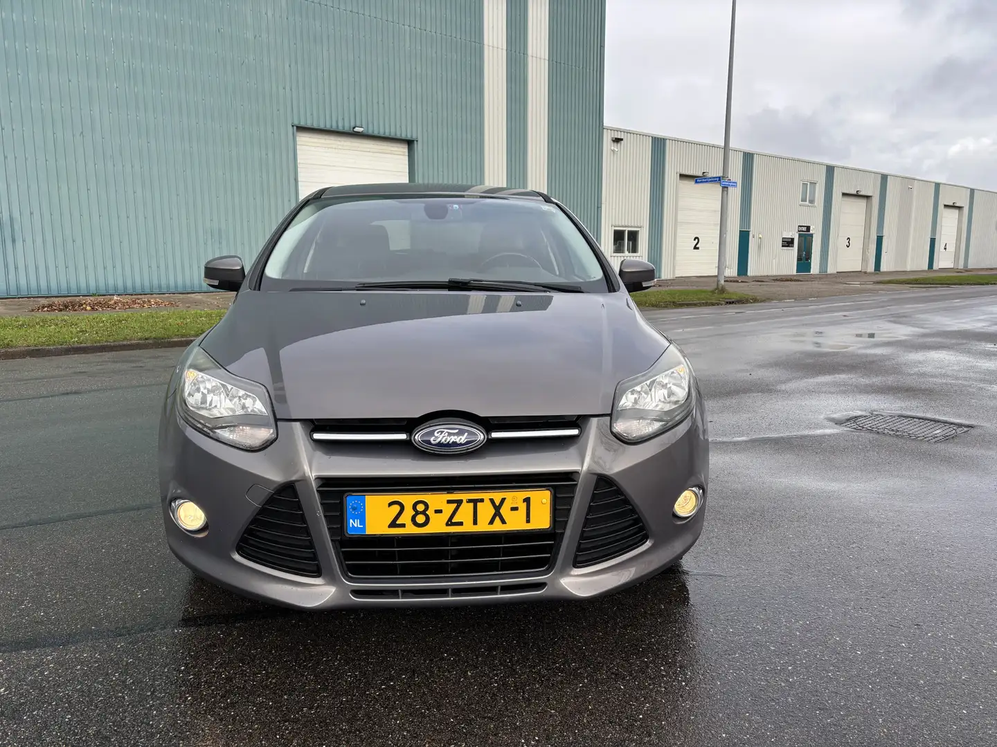 Ford Focus 1.0i EcoBoost Titanium 5-Deurs 6-Bak 125 PK. Zeer Marrón - 2