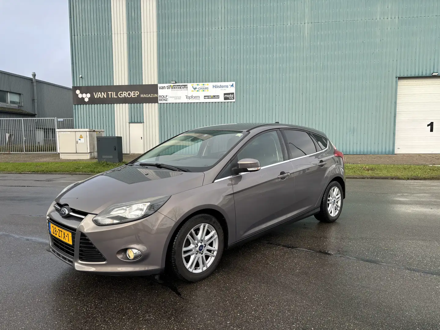 Ford Focus 1.0i EcoBoost Titanium 5-Deurs 6-Bak 125 PK. Zeer Marrón - 1