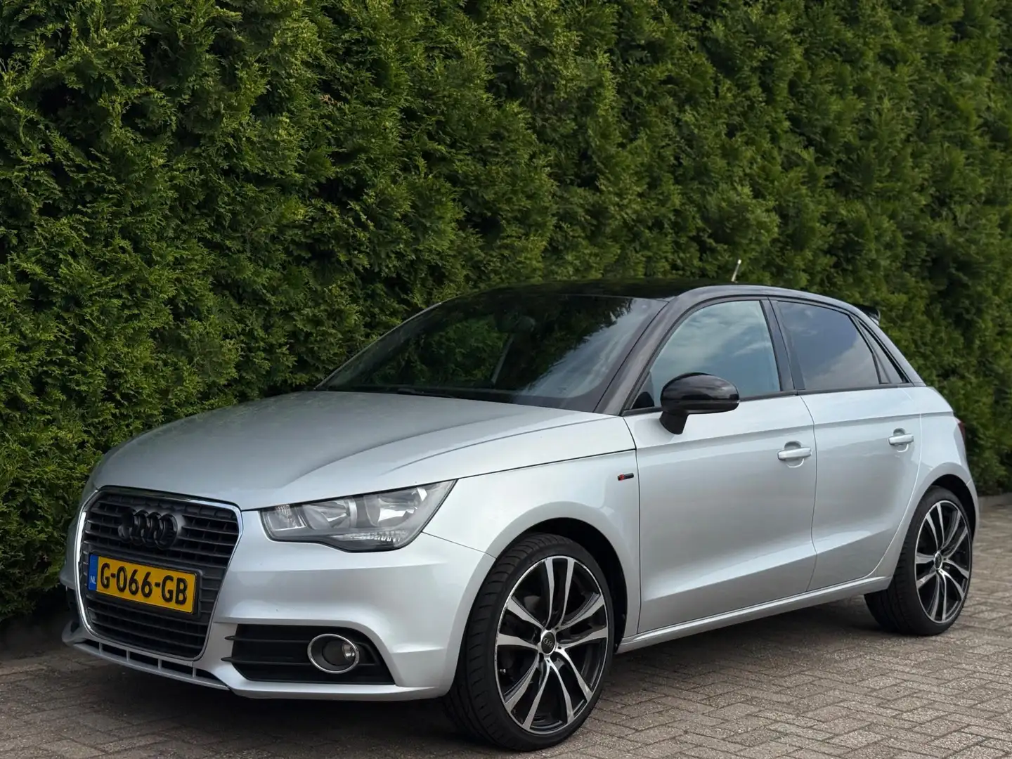 Audi A1 Sportback 1.2 TFSI 2x S-Line Bluetooth Grau - 1