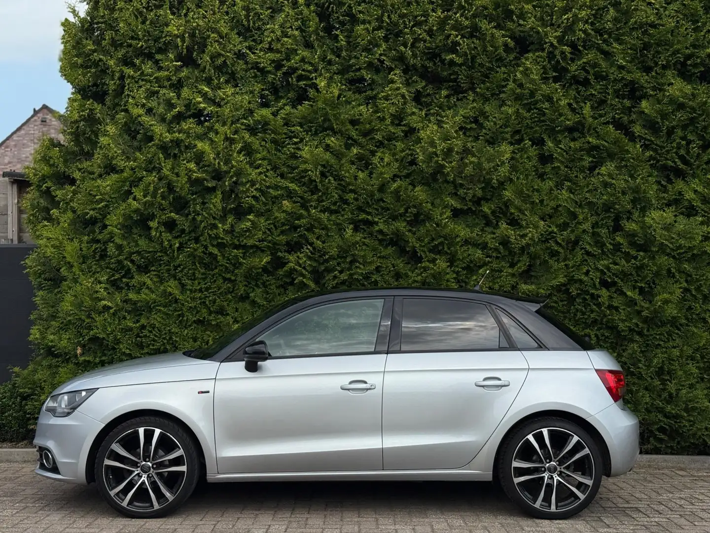 Audi A1 Sportback 1.2 TFSI 2x S-Line Bluetooth Grau - 2