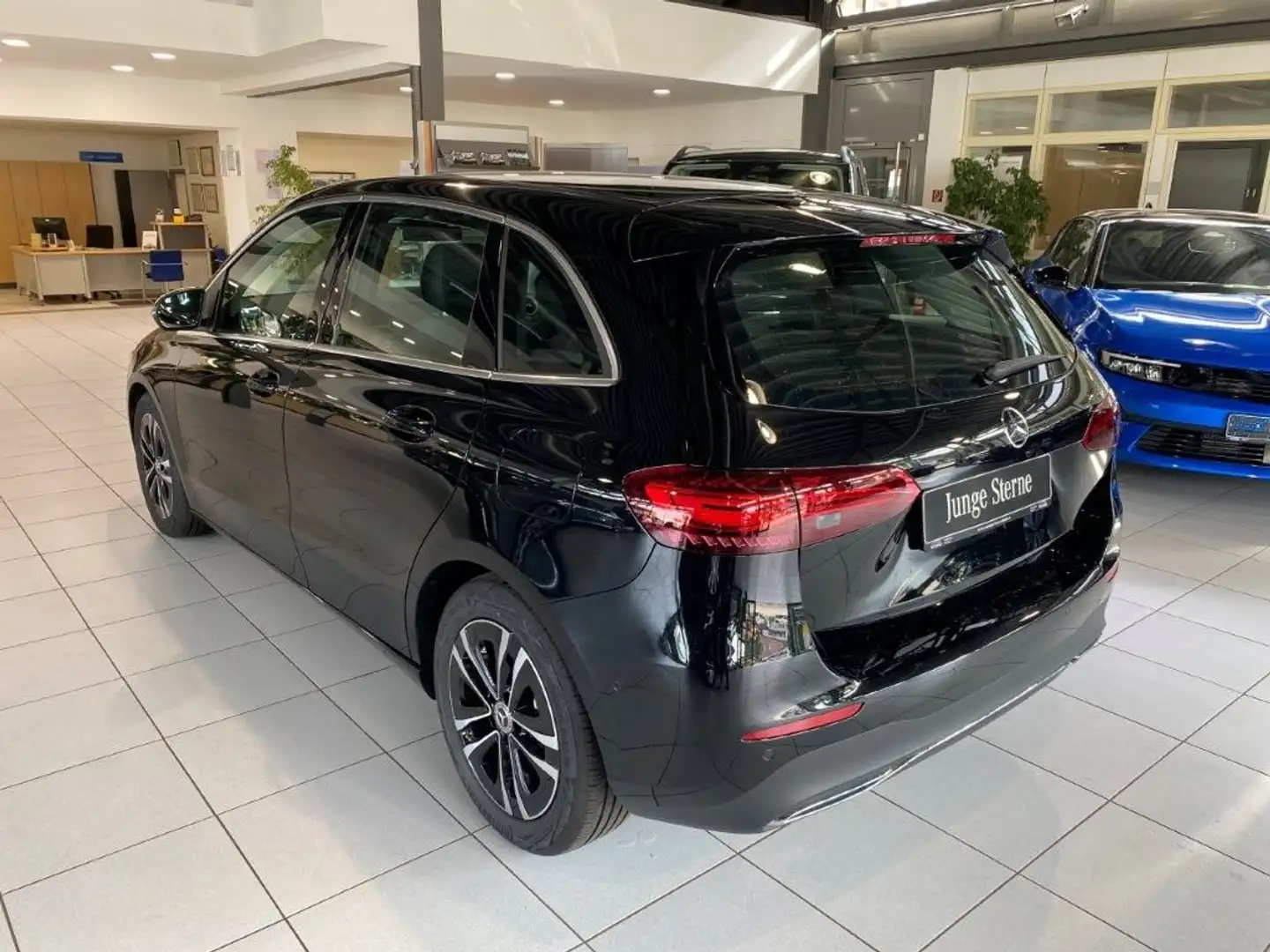 Mercedes-Benz B 200 Progressive Advanced Verkehrszeichen Winte Schwarz - 2