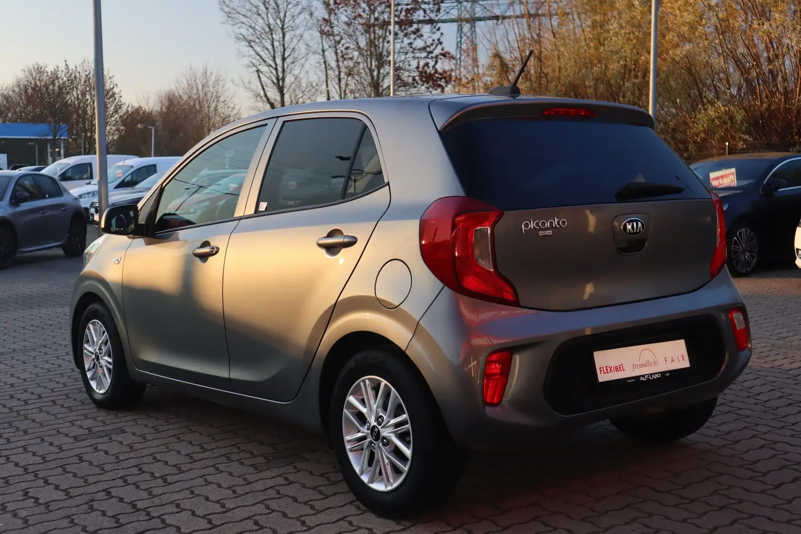 Kia Picanto 1.0 Attract Grau - 2