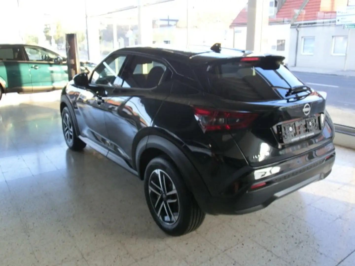 Nissan Juke 1,0 DIG-T N-Connecta+ Schwarz - 2