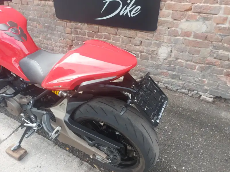 Ducati Monster 821 - foto 4