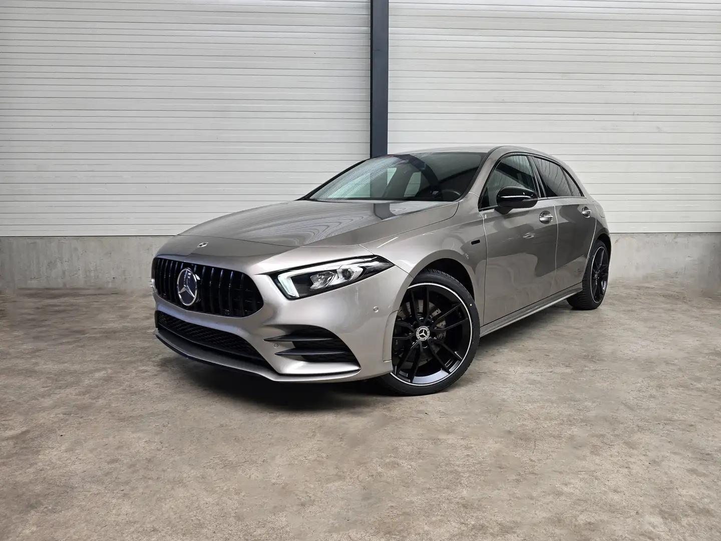 Mercedes-Benz A 250 e✖️A35 AMG| FULL OPTION | APPLE CARPLAY |TVA Grijs - 1