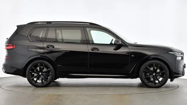 BMW X7 view 7