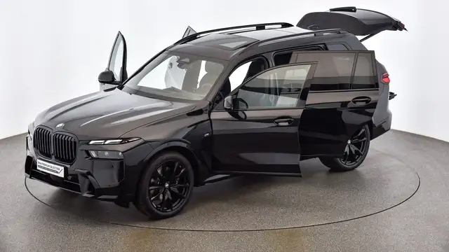 BMW X7 view 9