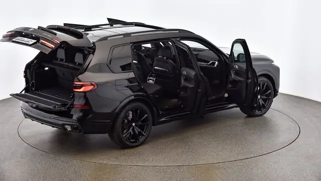BMW X7 view 12