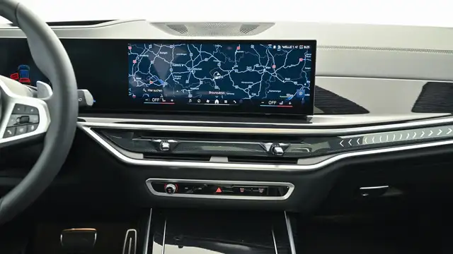 BMW X7 view 15