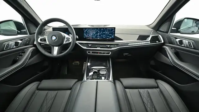 BMW X7 view 13