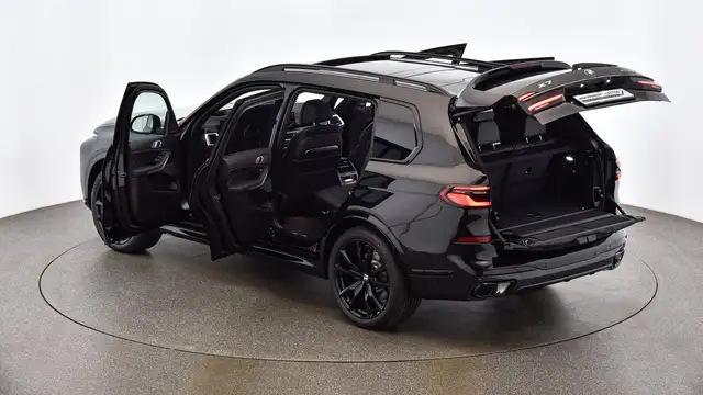 BMW X7 view 10