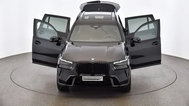 BMW X7 view 8