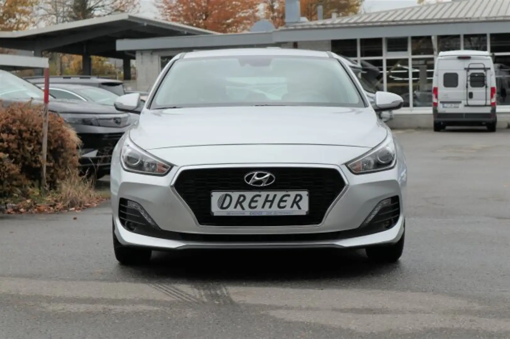 Hyundai i30 i30 1.4 Select Klima/MF-Lenkrad/Bluetooth Tempomat Plateado - 2