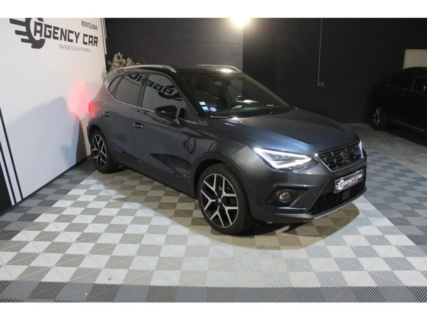 SEAT Arona FR 1.0 EcoTSI 115ch DSG 7 - Beats Audio Grau - 2