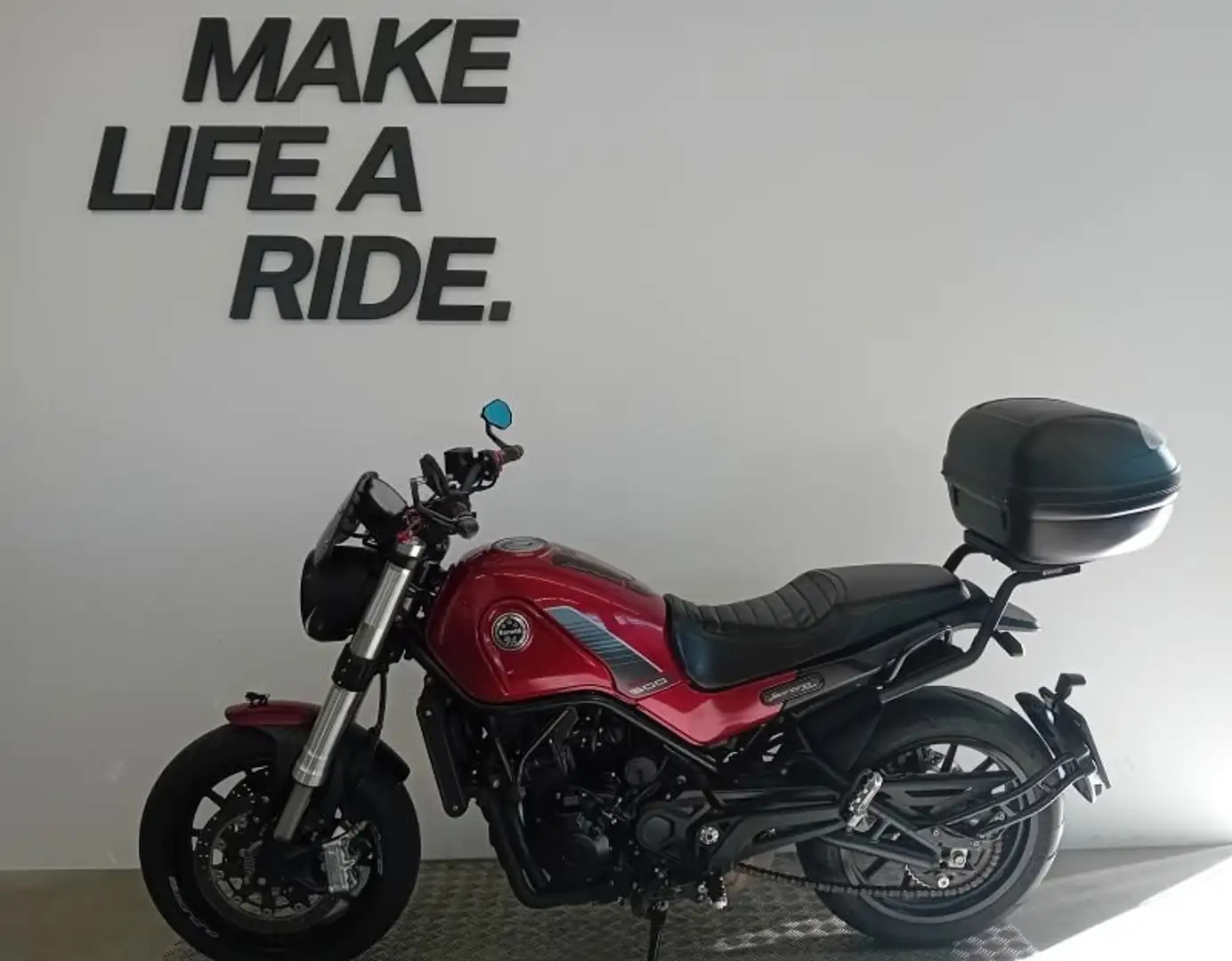 Benelli Leoncino 500 Rood - 2