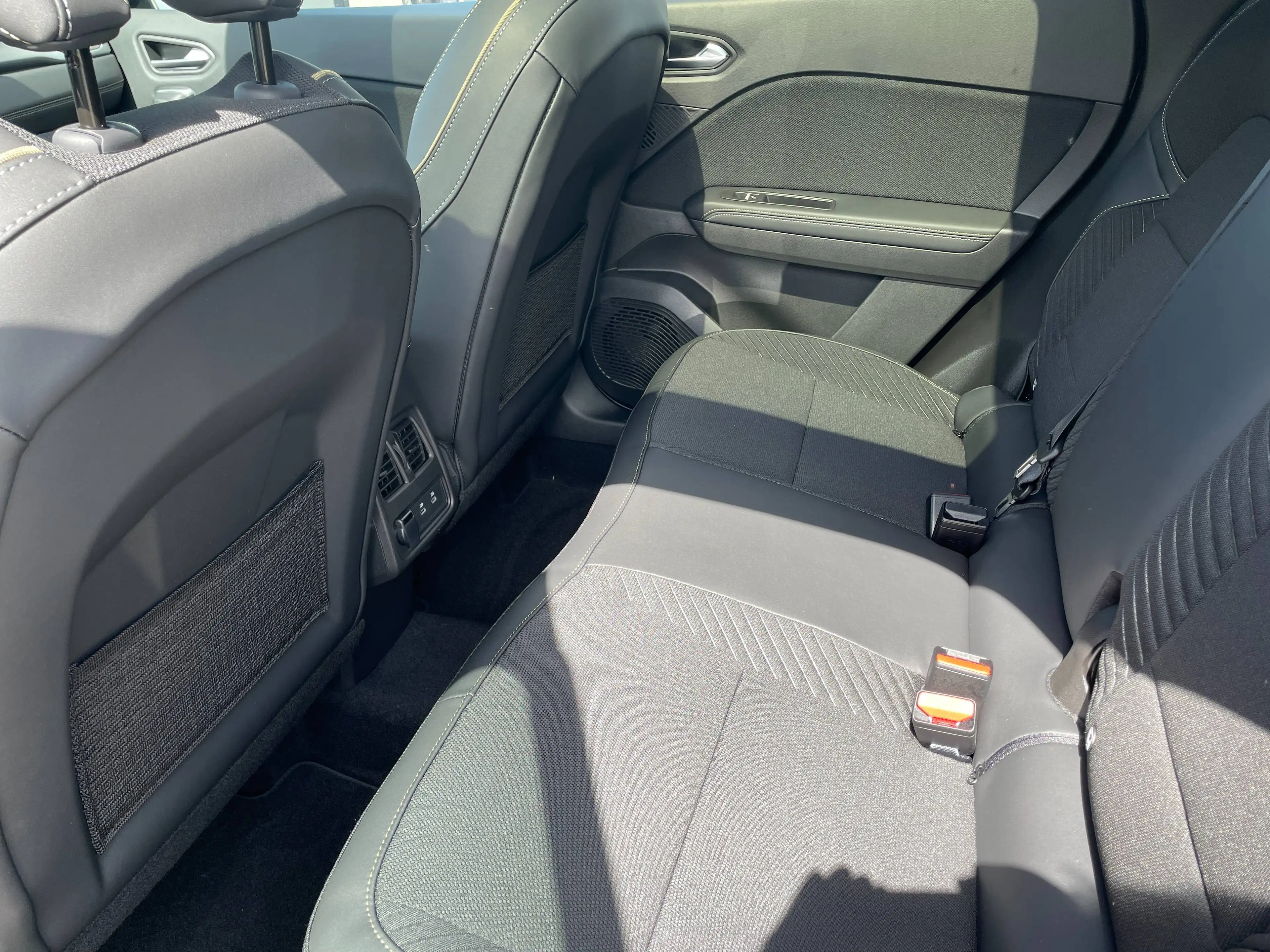 Renault Symbioz ICONIC E-TECH FULL HYBRID 145 — photo 4