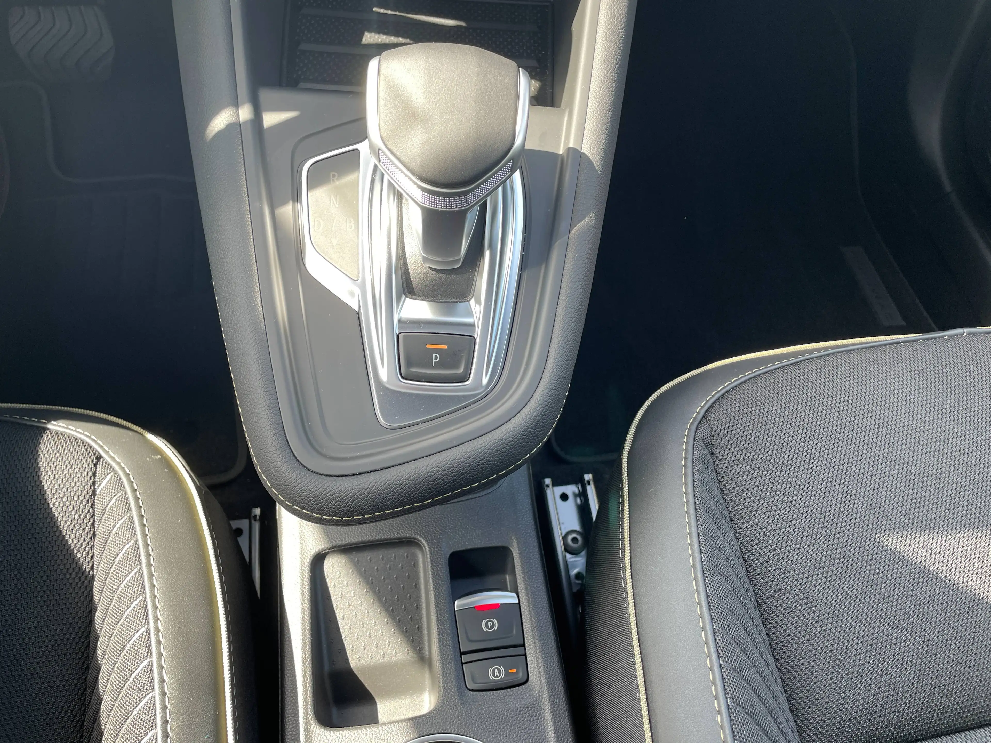 Renault Symbioz ICONIC E-TECH FULL HYBRID 145 — photo 13