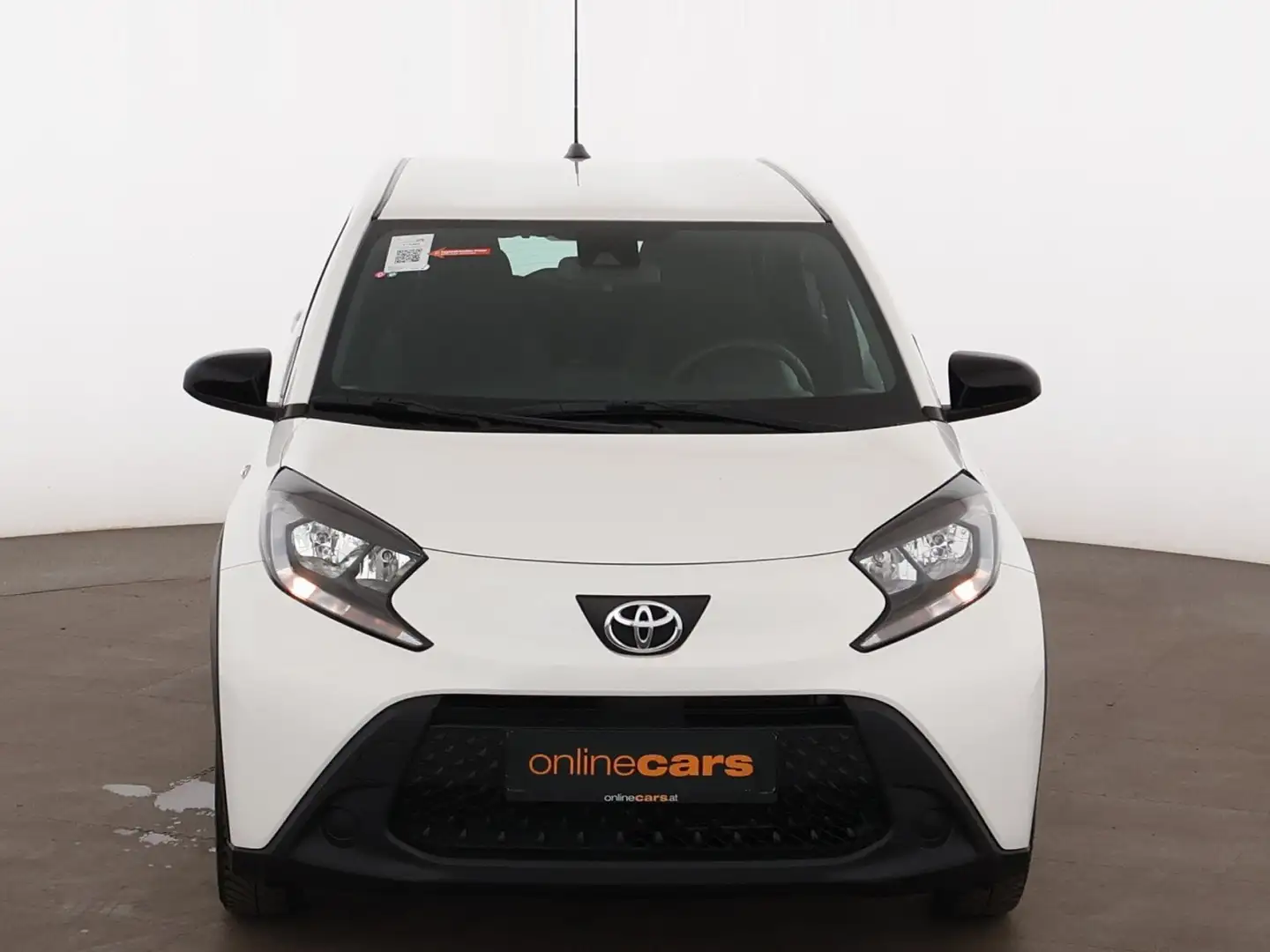 Toyota Aygo 1.0 Business Edition Aut RADAR R-CAM SITZHZG Weiß - 2