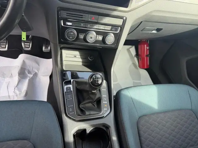 Volkswagen Golf view 8