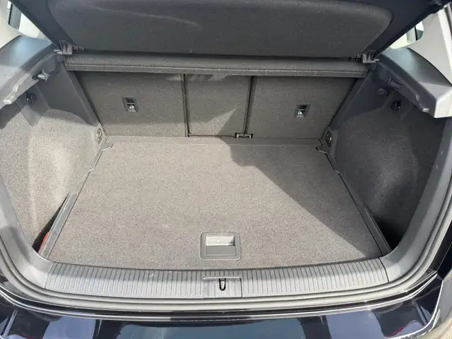 Volkswagen Golf view 11