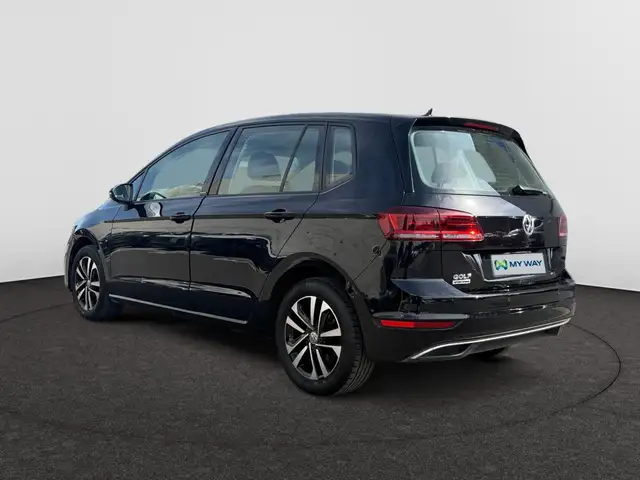 Volkswagen Golf view 3