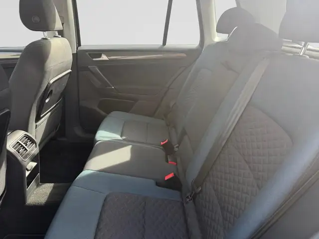 Volkswagen Golf view 10