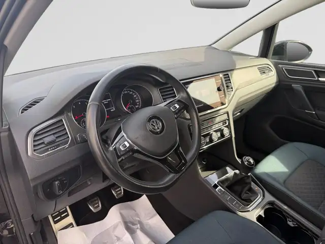 Volkswagen Golf view 7