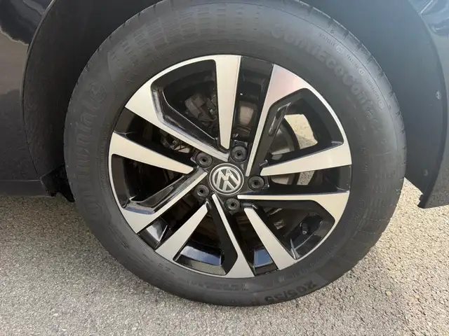 Volkswagen Golf view 12
