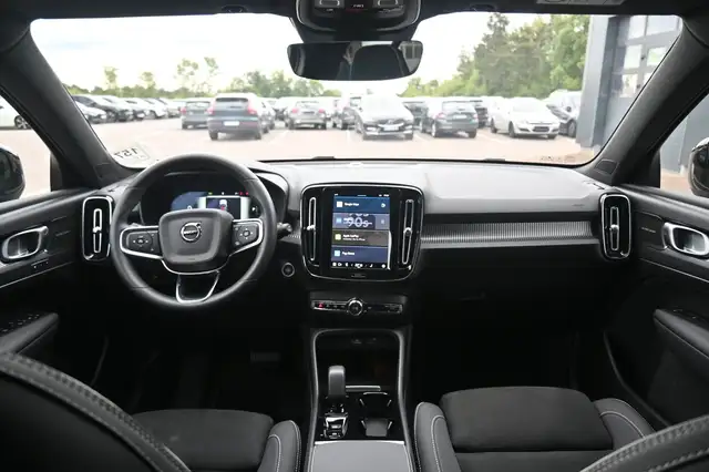 Volvo XC40 view 14