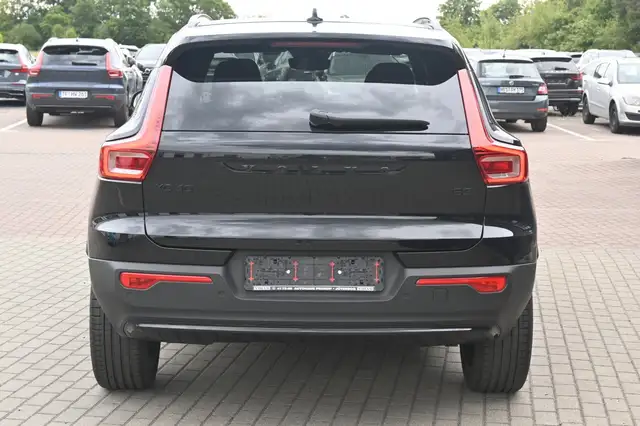 Volvo XC40 view 4