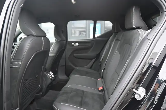 Volvo XC40 view 13