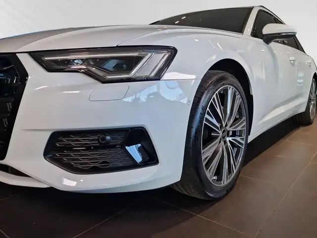 Audi A6 view 6