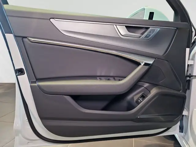 Audi A6 view 14