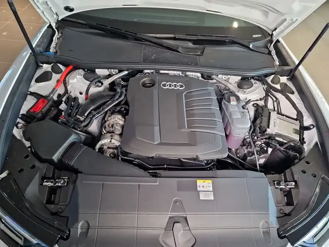Audi A6 view 11