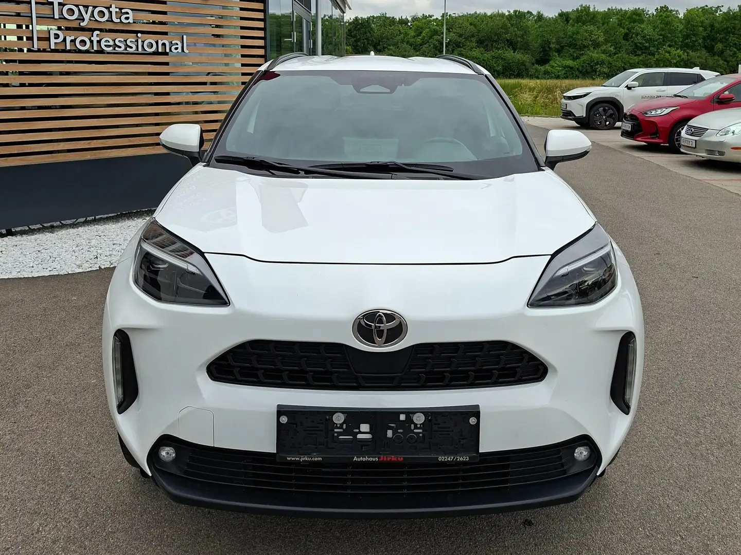 Toyota Yaris Cross 1,5 VVT-i Hybrid Active Drive Aut. Weiß - 2