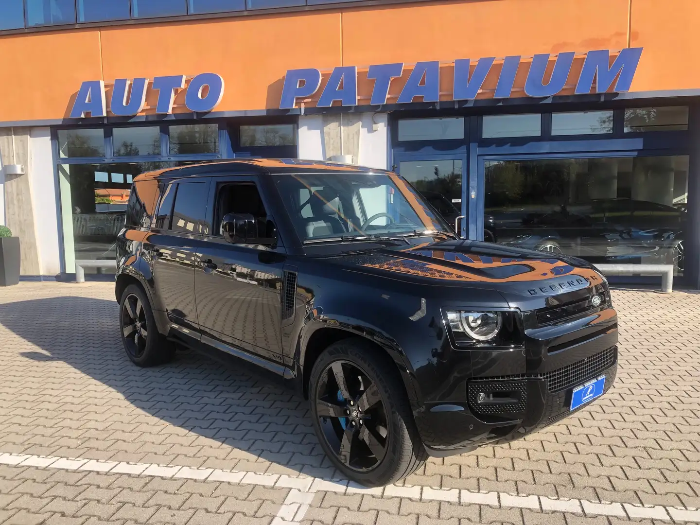 Land Rover Defender 110 5.0 V8 awd 525cv 007 ONE OF 300 James Bond Nero - 2
