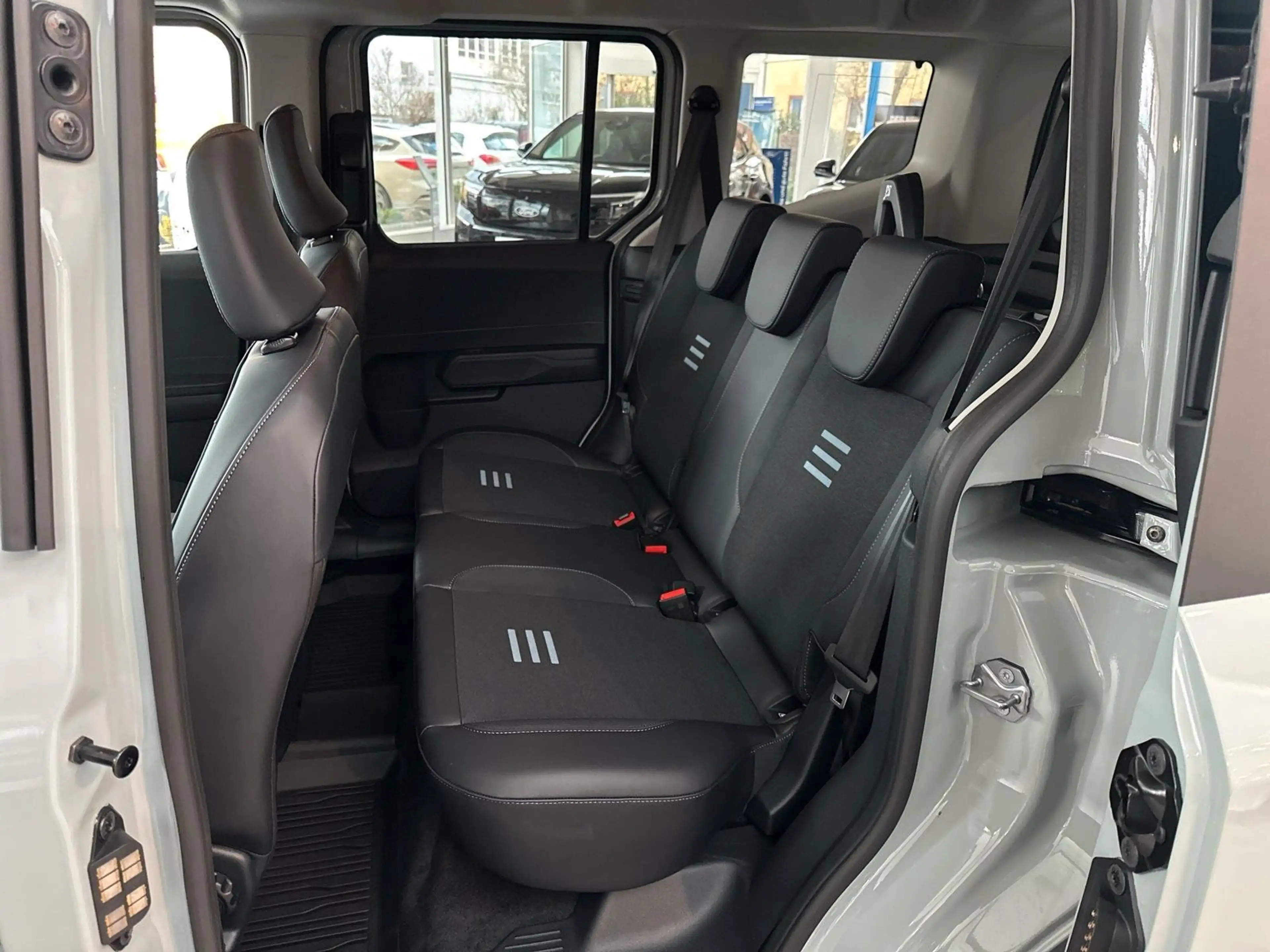 Ford Tourneo Courier Active — photo 11