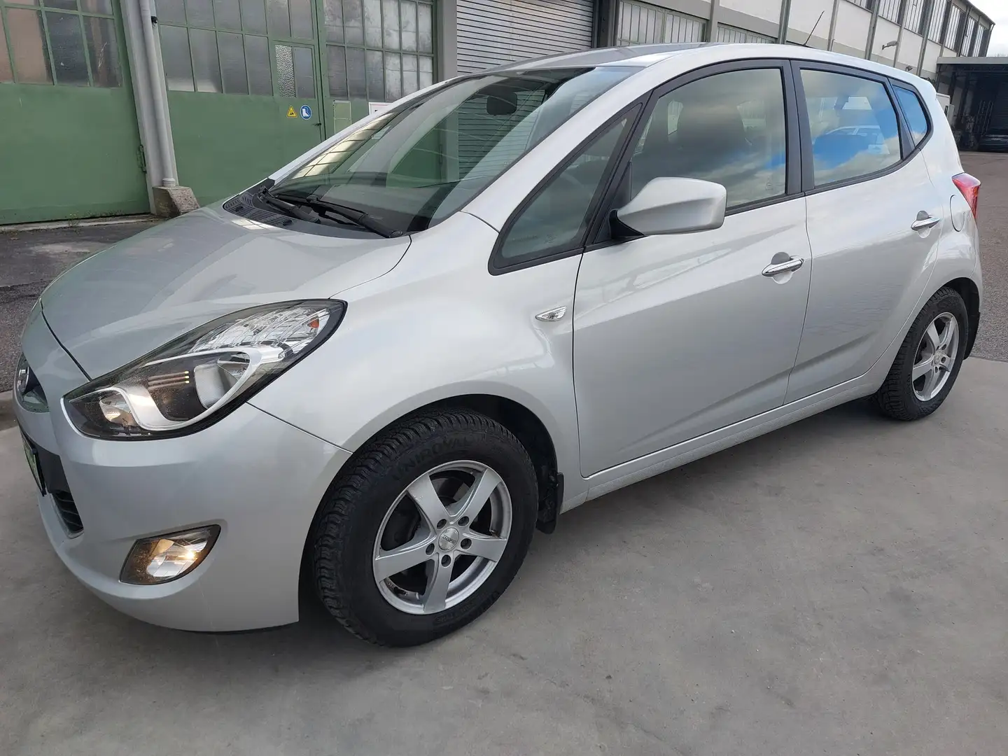 Hyundai iX20 ix20 1.6 Automatik Trend Silber - 2