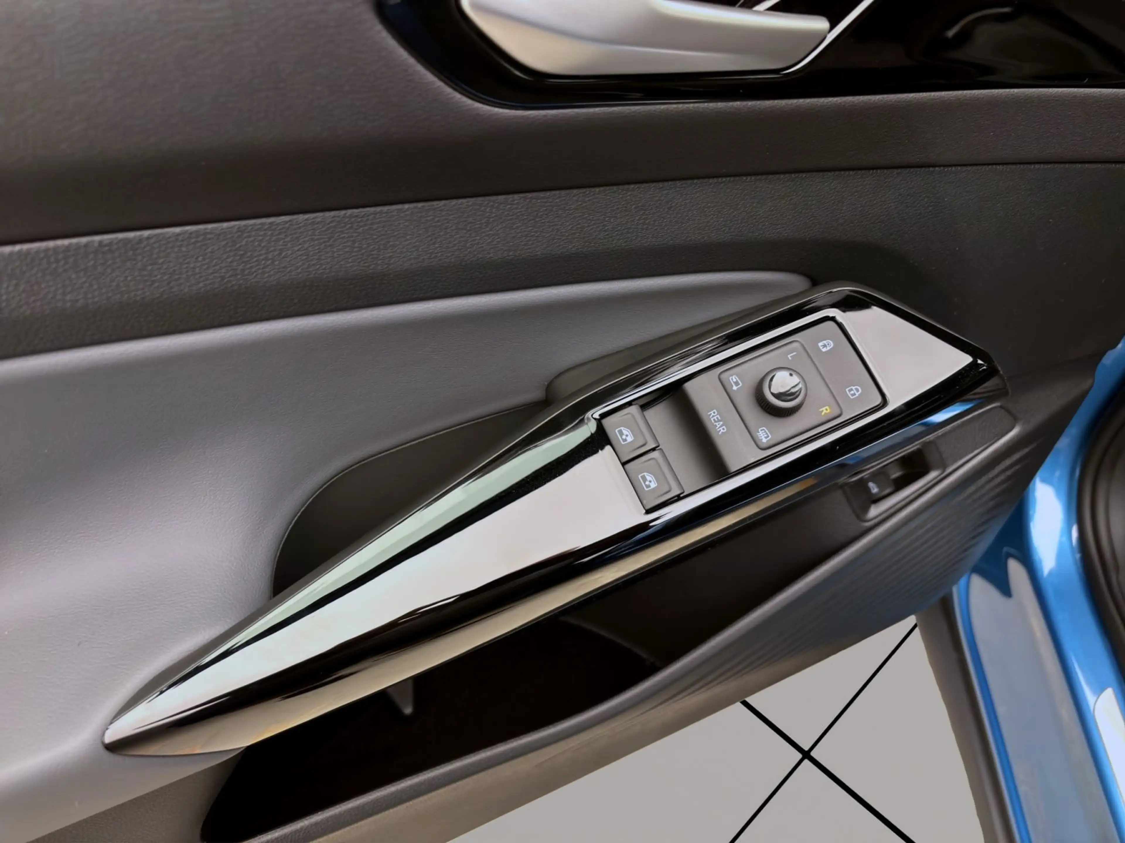 Volkswagen ID.4 PURE ENERGY AHK NAVI KAMERA SITZHZG — photo 11